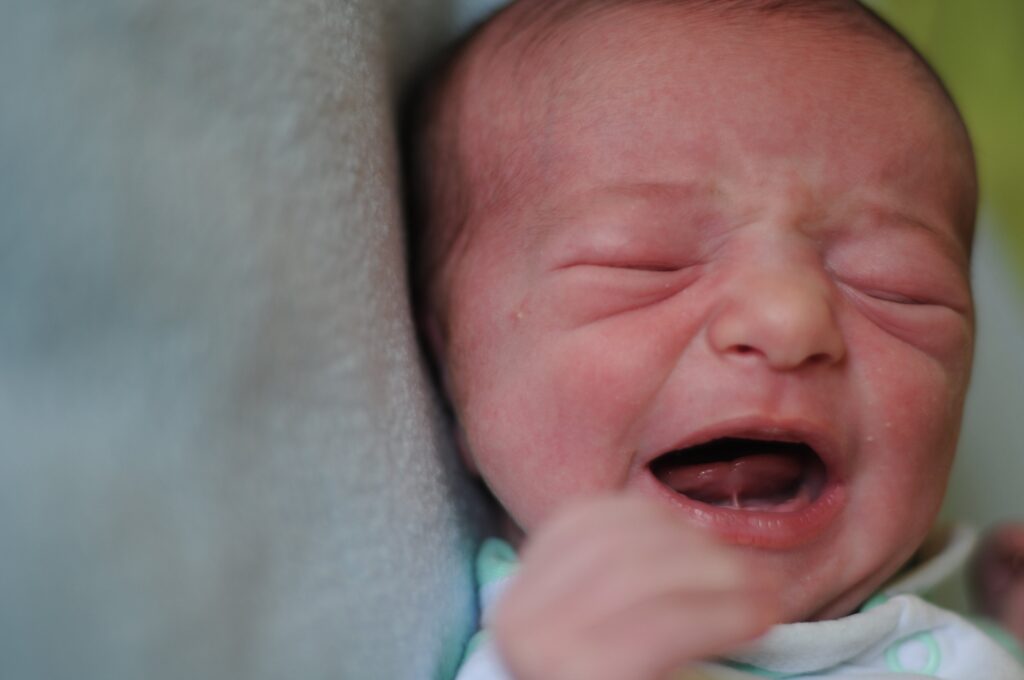 Soluções para o choro sem chupeta. Acalmando o bebê através da exterogestação.